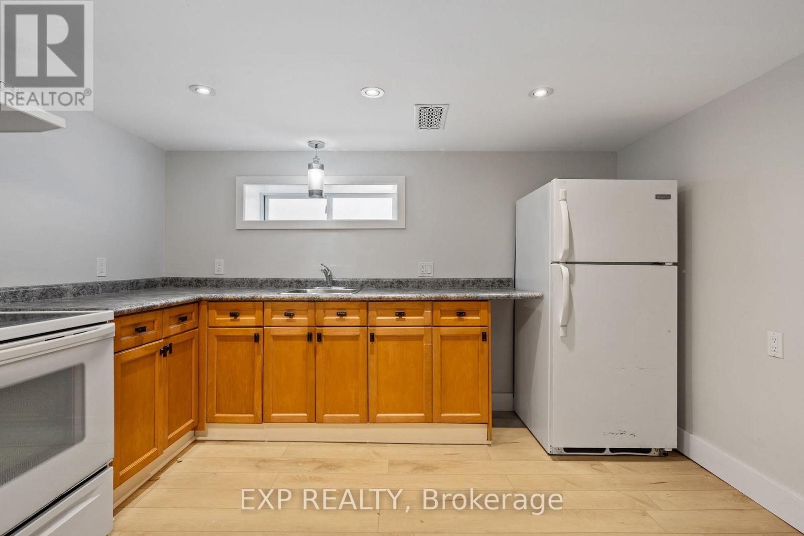 2 - 318 Ashland Avenue, London East, Ontario  N5W 4E6 - Photo 5 - X12906912