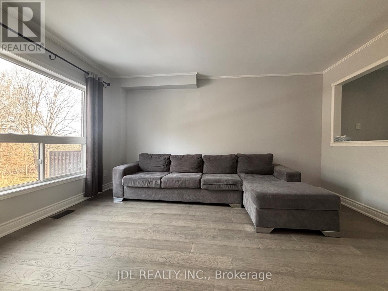 557 Bondi Avenue, Newmarket, Ontario  L3Y 8R5 - Photo 4 - N12864230