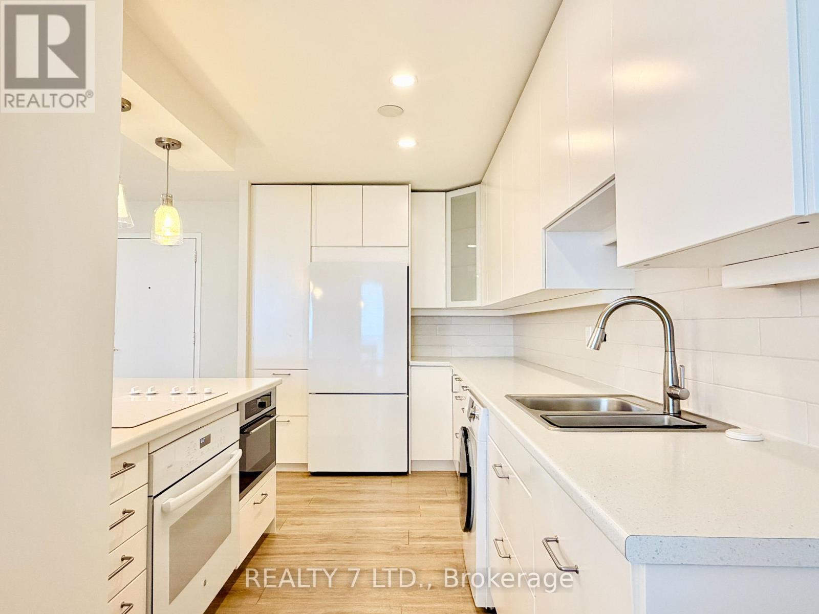 1107 - 15 Towering Heights Boulevard, St. Catharines, Ontario  L2T 3G7 - Photo 4 - X12900652