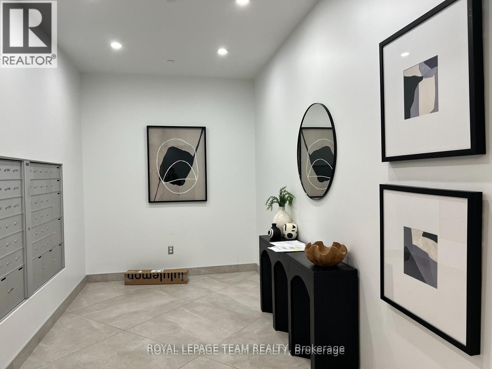 303 - 360 Deschatelets Avenue, Ottawa, Ontario  K1S 5Y1 - Photo 4 - X12906924