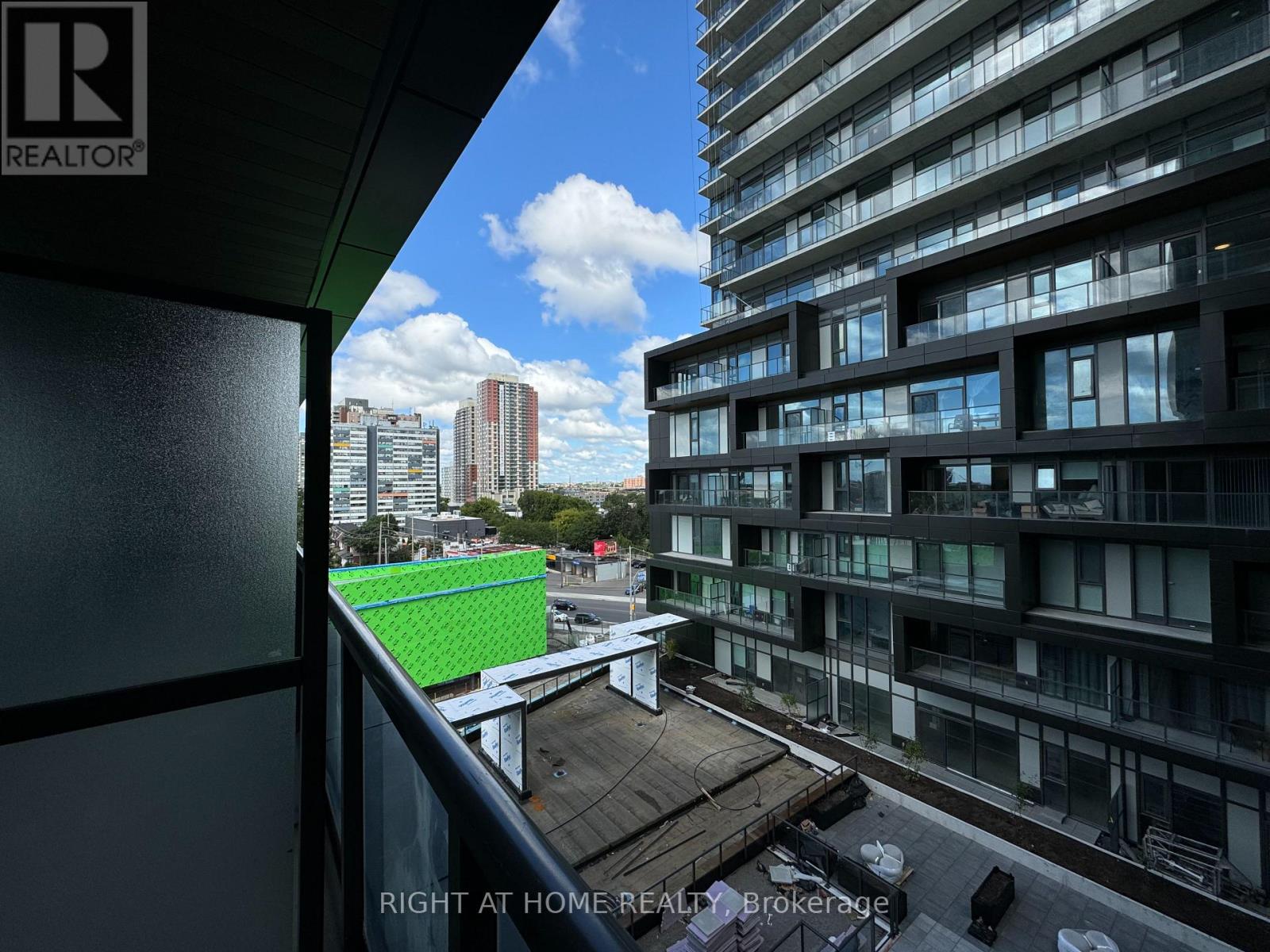 605 - 10 Graphophone Grove N, Toronto, Ontario  M6H 0E5 - Photo 17 - W12906926