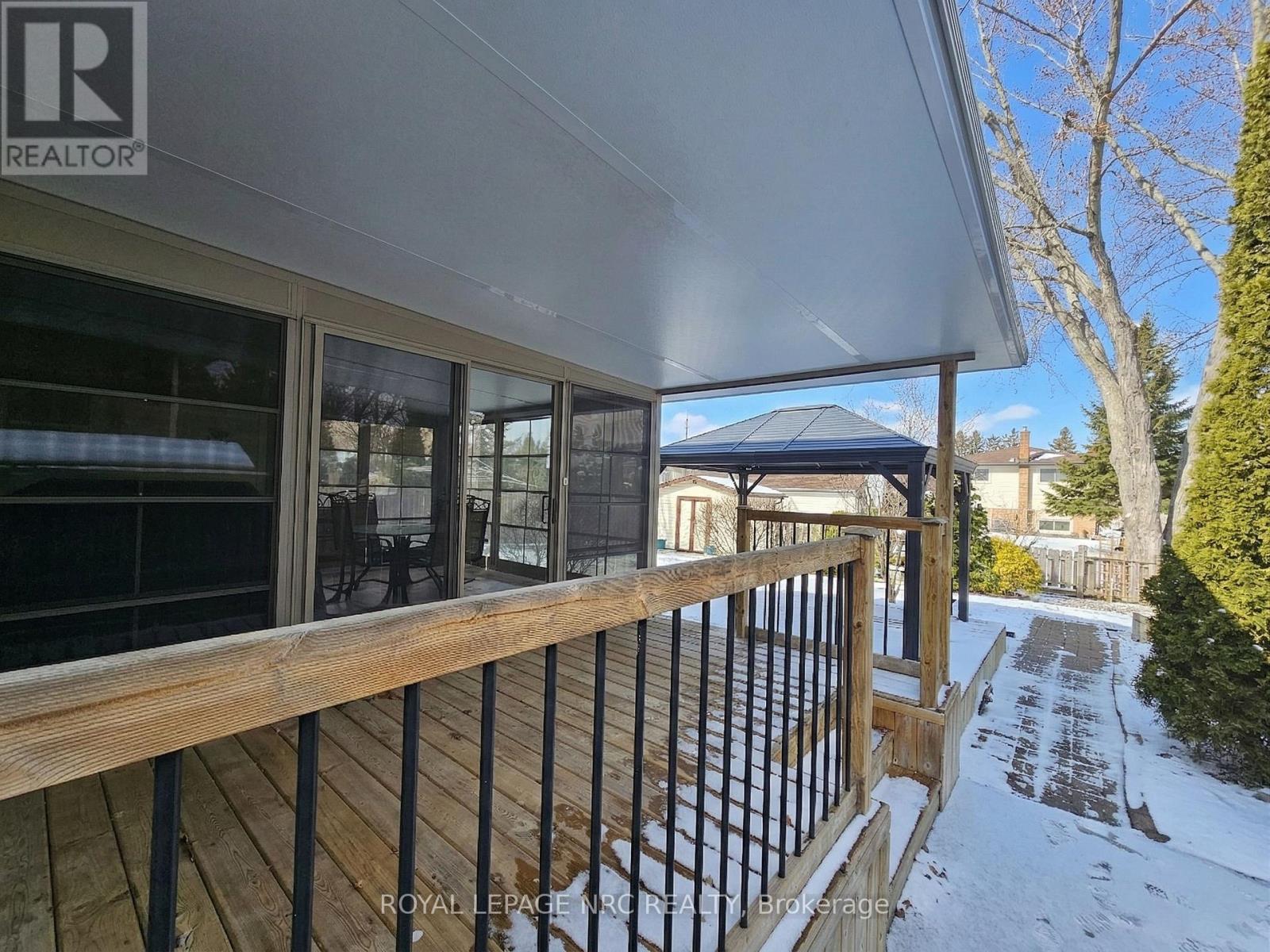 78 Page Drive, Welland, Ontario L3C 6E4 - Photo 3 - X12747326