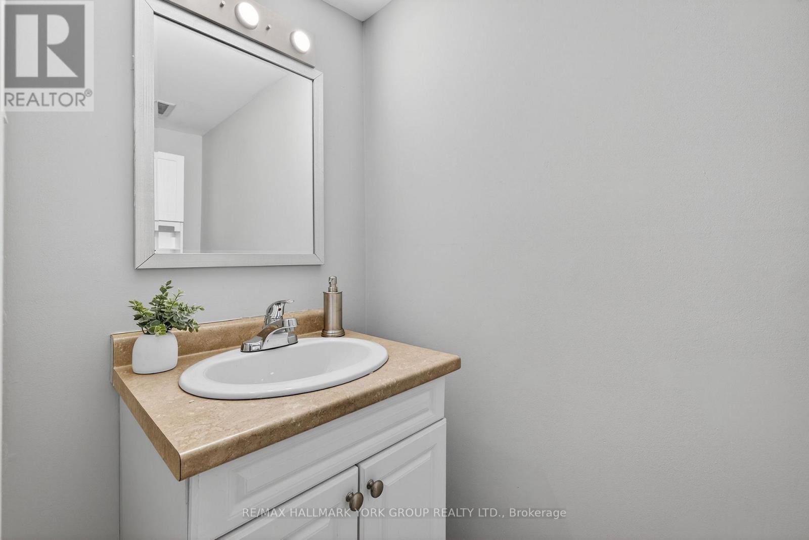 33 - 169 Milestone Crescent, Aurora, Ontario  L4G 3M2 - Photo 10 - N12680022