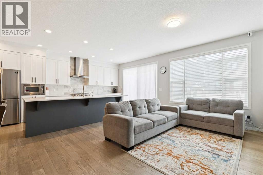 7262 11 Avenue SW, Calgary, Alberta  T3H 3V5 - Photo 3 - A2290323