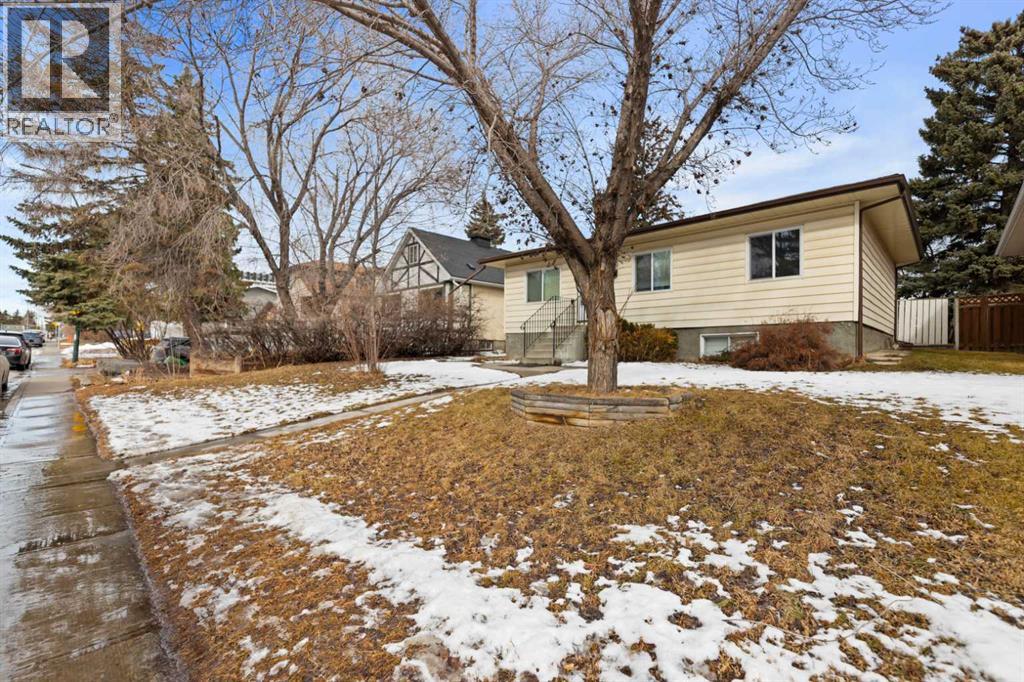 818 68 Avenue SW, Calgary, Alberta  T2V 0N4 - Photo 3 - A2295329