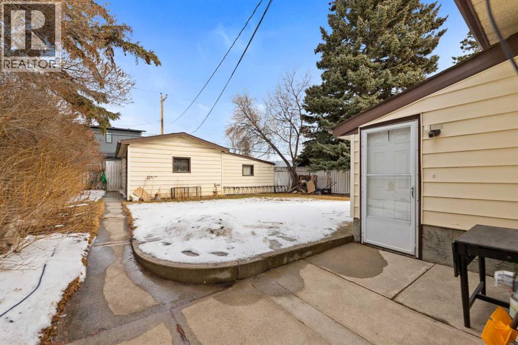 818 68 Avenue SW, Calgary, Alberta  T2V 0N4 - Photo 4 - A2295329