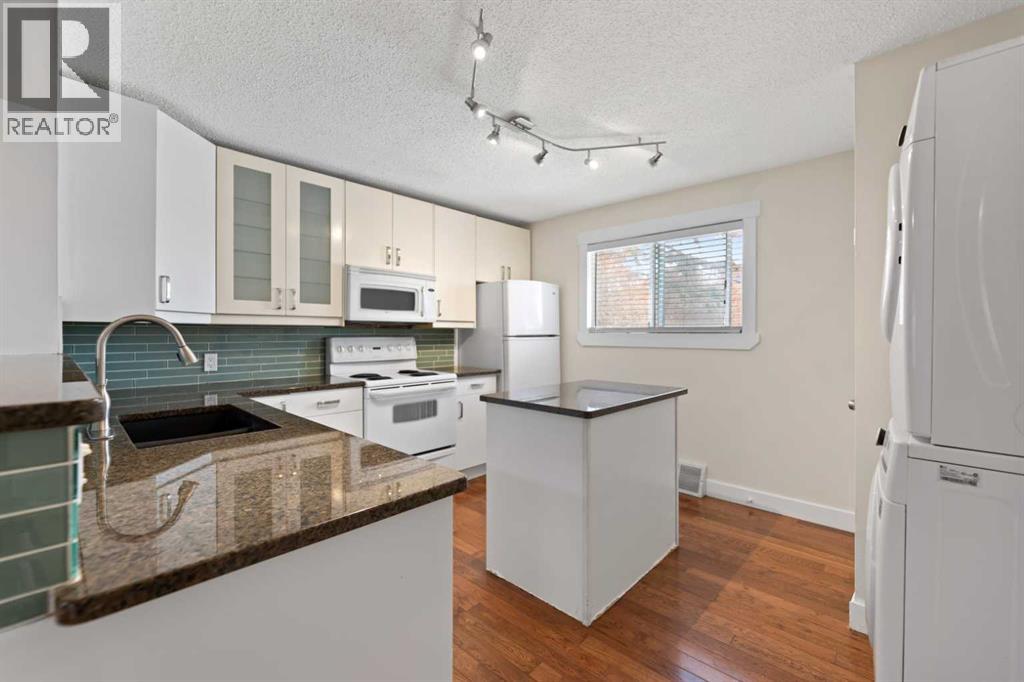 818 68 Avenue SW, Calgary, Alberta  T2V 0N4 - Photo 12 - A2295329