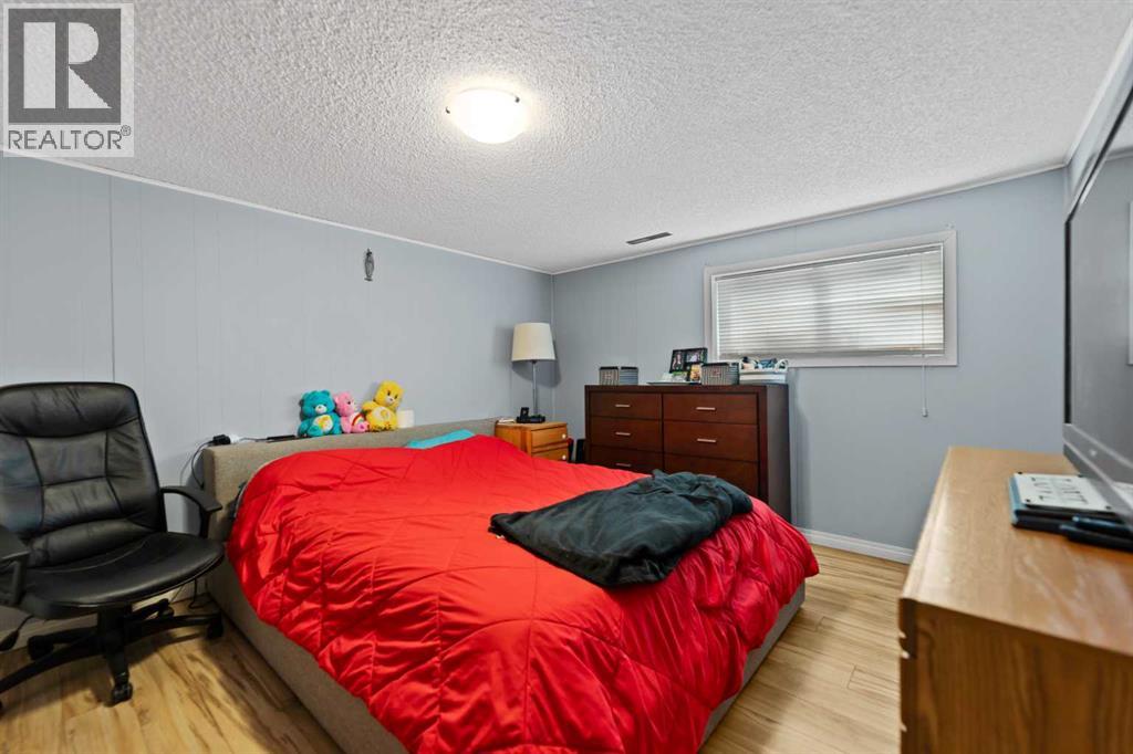 818 68 Avenue SW, Calgary, Alberta  T2V 0N4 - Photo 19 - A2295329