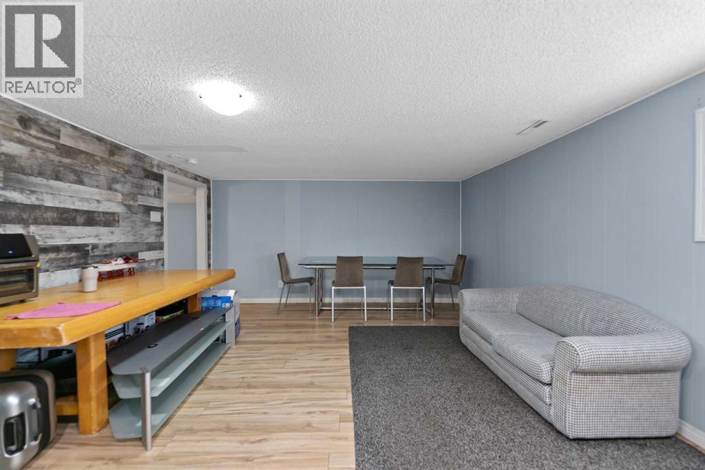 818 68 Avenue SW, Calgary, Alberta  T2V 0N4 - Photo 20 - A2295329