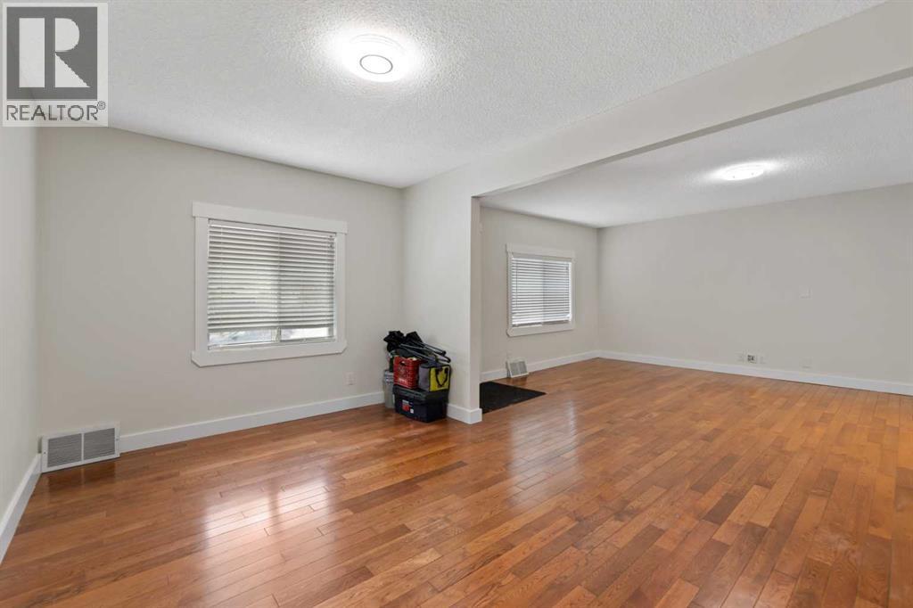 818 68 Avenue SW, Calgary, Alberta  T2V 0N4 - Photo 8 - A2295329