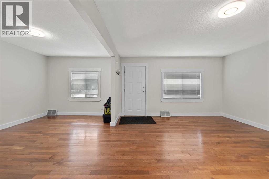 818 68 Avenue SW, Calgary, Alberta  T2V 0N4 - Photo 6 - A2295329