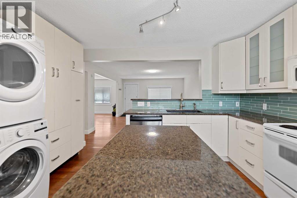 818 68 Avenue SW, Calgary, Alberta  T2V 0N4 - Photo 16 - A2295329