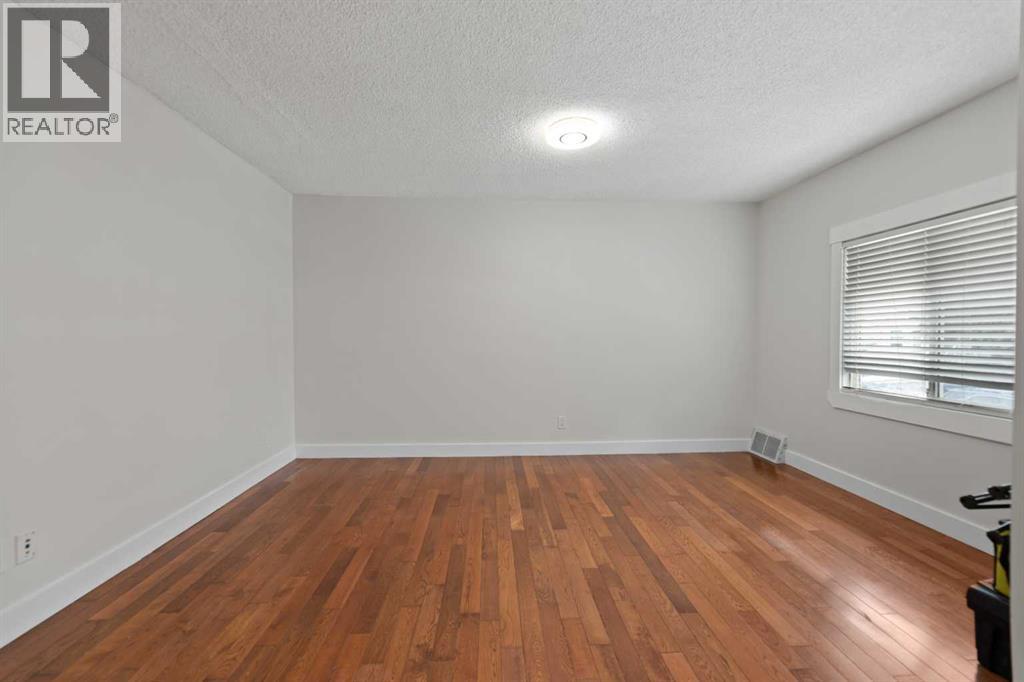 818 68 Avenue SW, Calgary, Alberta  T2V 0N4 - Photo 7 - A2295329