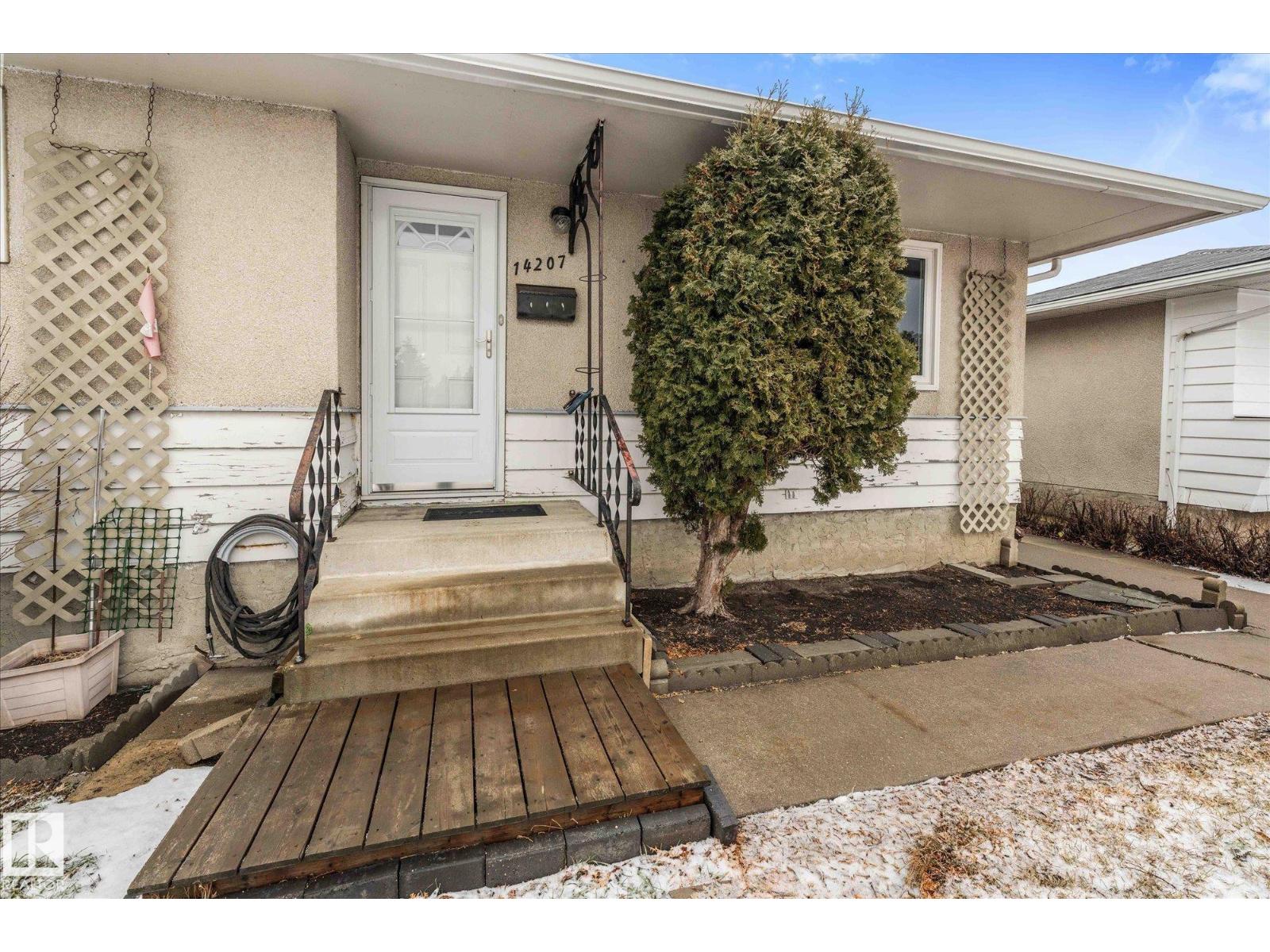14207 74 St Nw Nw, Edmonton, Alberta  T5C 0Y1 - Photo 4 - E4478593