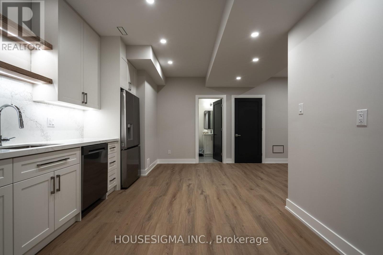 Lower - 15 Mission Drive, Toronto, Ontario  M3A 2P1 - Photo 6 - C12728386