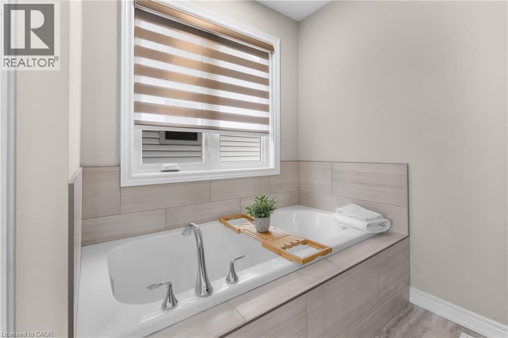 153 Susan Drive, Fonthill, Ontario  L3E 0B2 - Photo 30 - 40813692