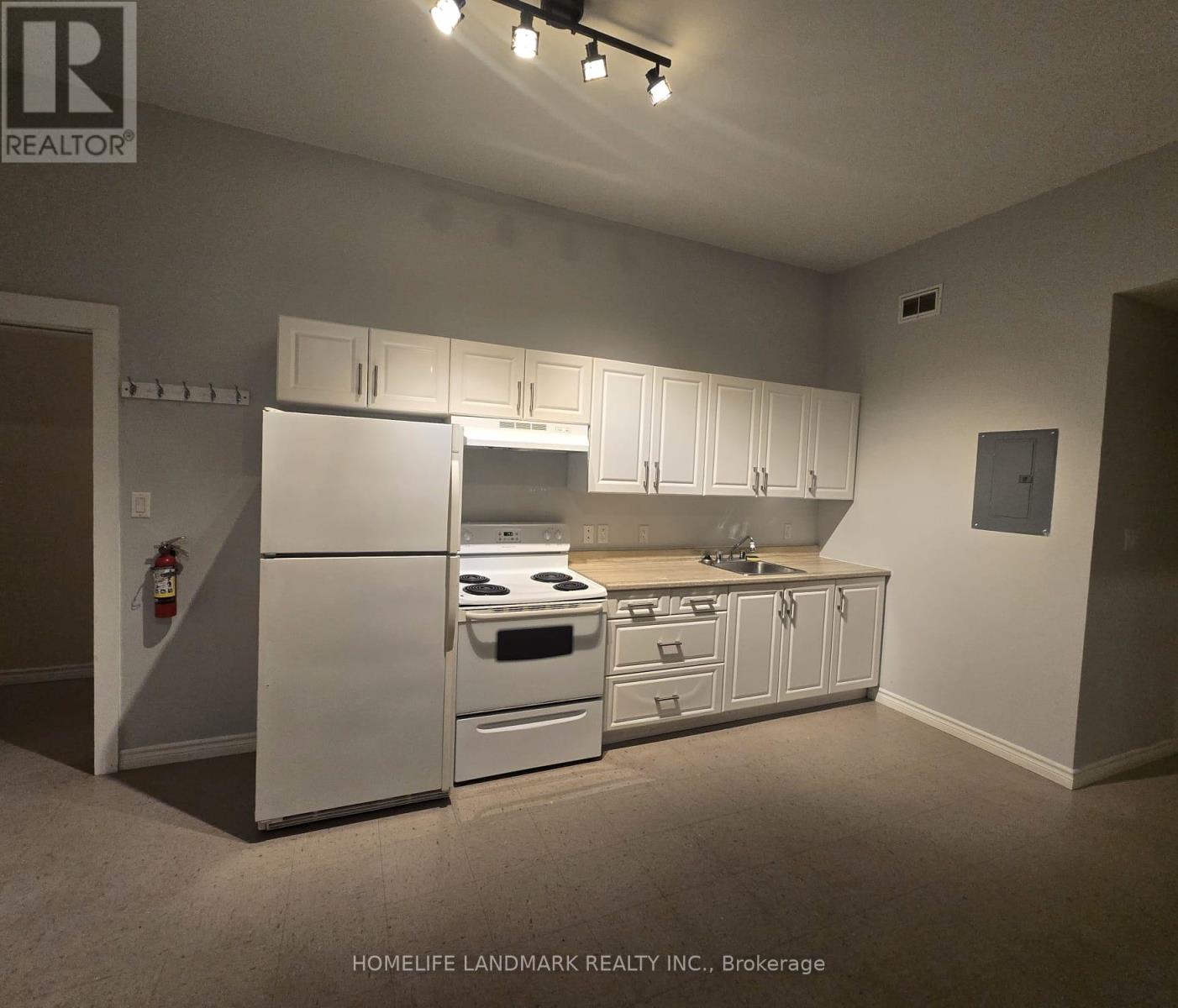 Unit 2 - 300 Main Street S, Deseronto, Ontario  K0K 1X0 - Photo 3 - X12906934