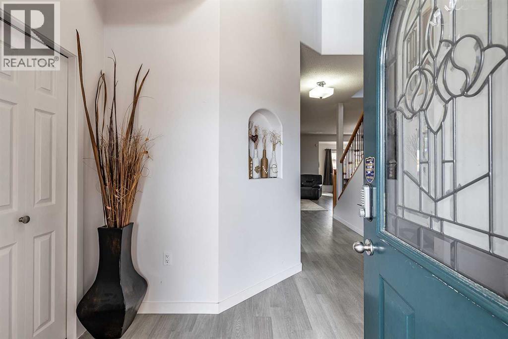 7 Chinook Place Sw, Medicine Hat, Alberta  T1A 8S1 - Photo 3 - A2295407