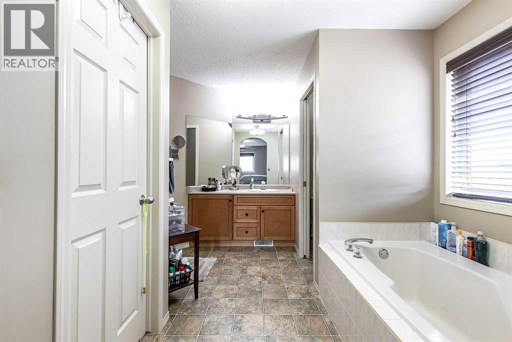 7 Chinook Place Sw, Medicine Hat, Alberta  T1A 8S1 - Photo 35 - A2295407