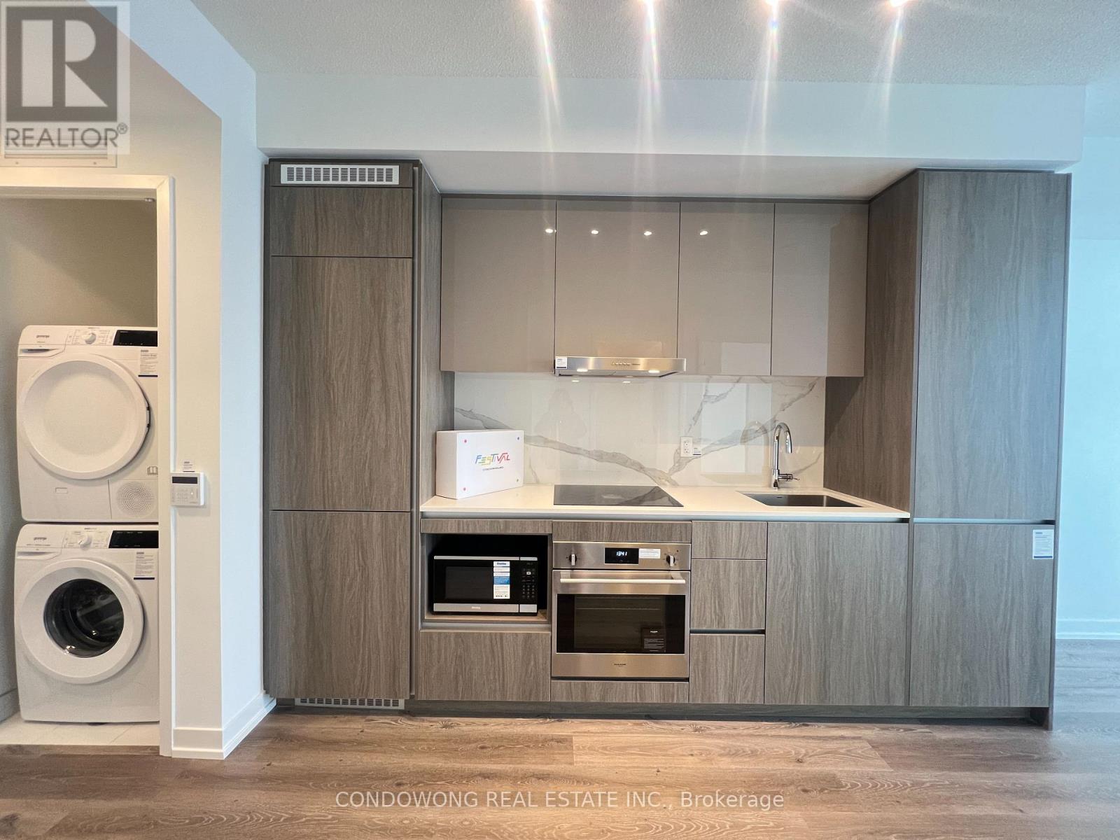 2602 - 28 Interchange Way, Vaughan, Ontario  L4K 0P8 - Photo 2 - N12906958