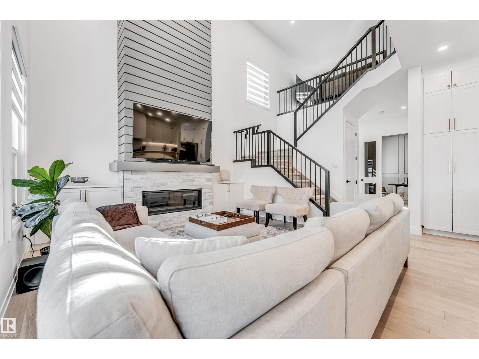 6464 ELSTON LO NW, edmonton, Alberta