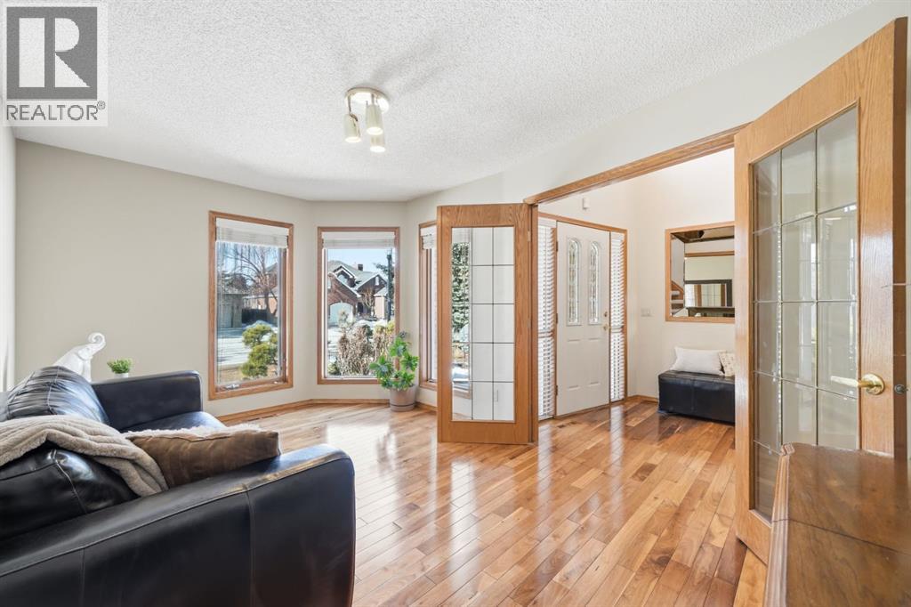 119 Pumpmeadow Place SW, Calgary, Alberta  T2V 5C9 - Photo 8 - A2293564