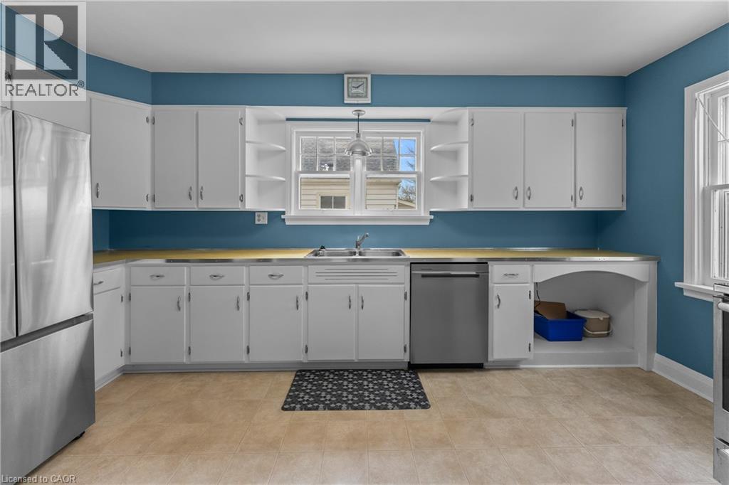 3935 St Peter Avenue, Niagara Falls, Ontario  L2J 2N9 - Photo 10 - 40813693