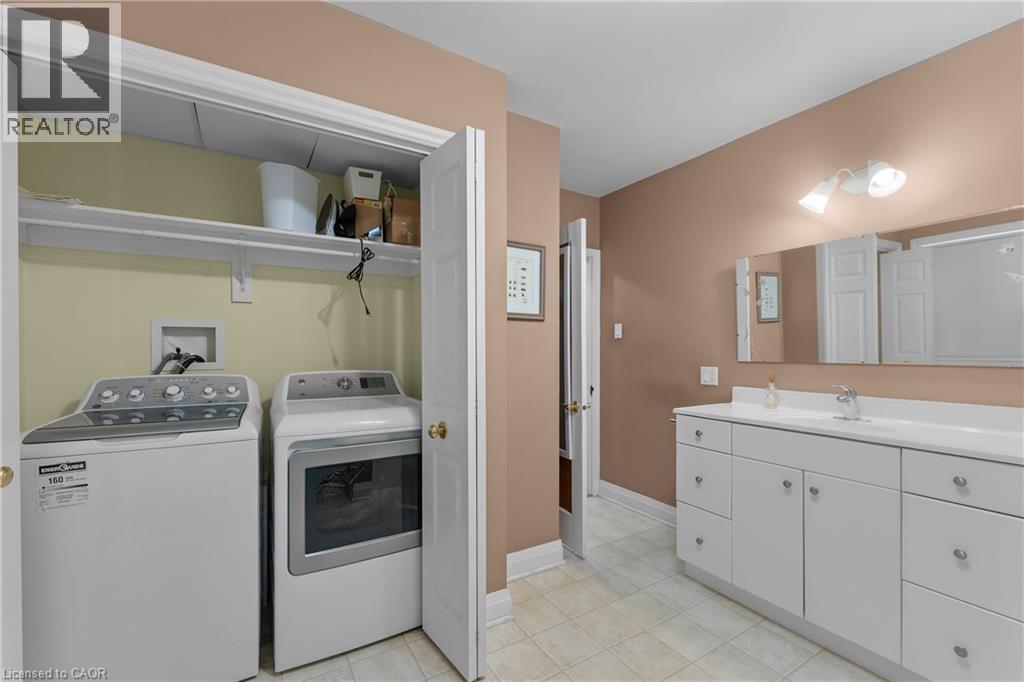 3935 St Peter Avenue, Niagara Falls, Ontario  L2J 2N9 - Photo 13 - 40813693