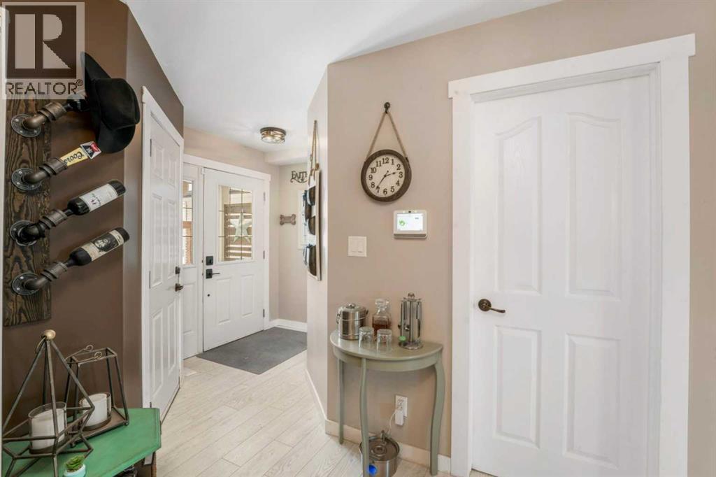 32 Legend Court, Sylvan Lake, Alberta  T4S 0B1 - Photo 4 - A2288057