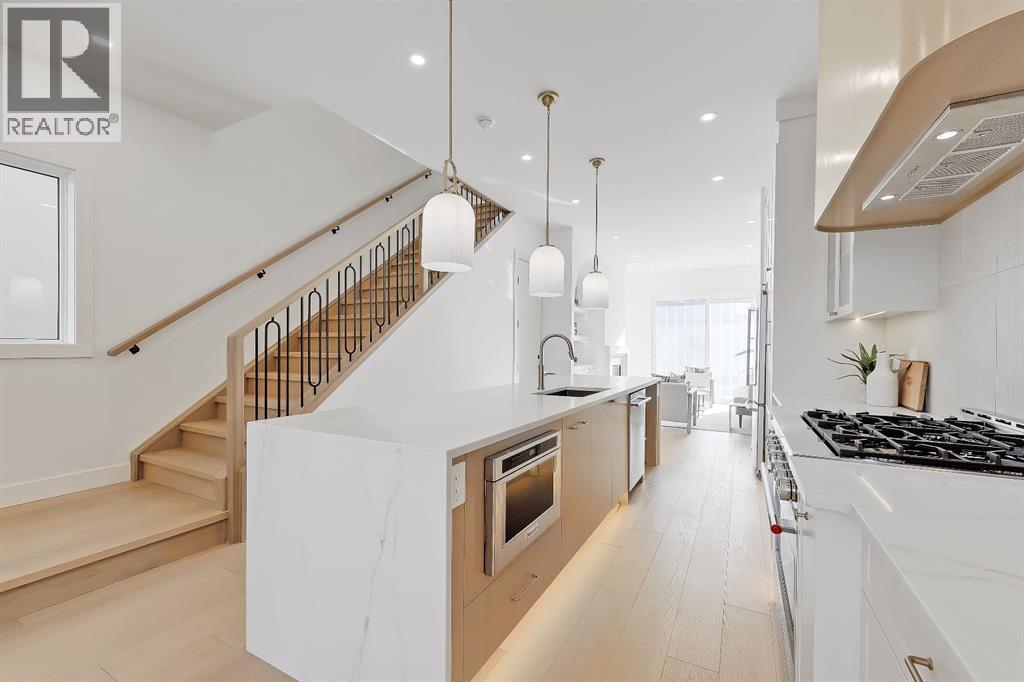 417 22 Avenue NW, Calgary, Alberta  T2M 1N4 - Photo 3 - A2286632