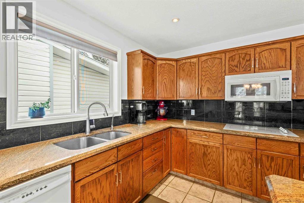 824 6 Avenue NE, Three Hills, Alberta  T0M 2A0 - Photo 9 - A2293512