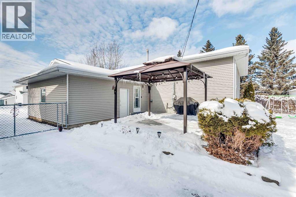 824 6 Avenue NE, Three Hills, Alberta  T0M 2A0 - Photo 37 - A2293512