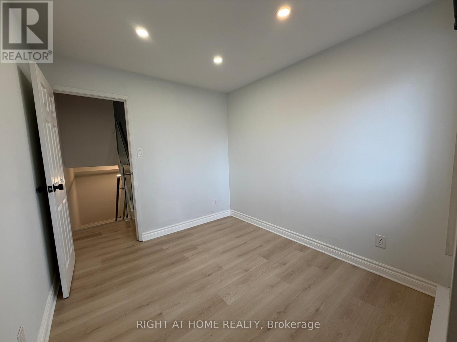 189 - 24 Springfair Avenue, Aurora, Ontario  L4G 3M2 - Photo 14 - N12873516