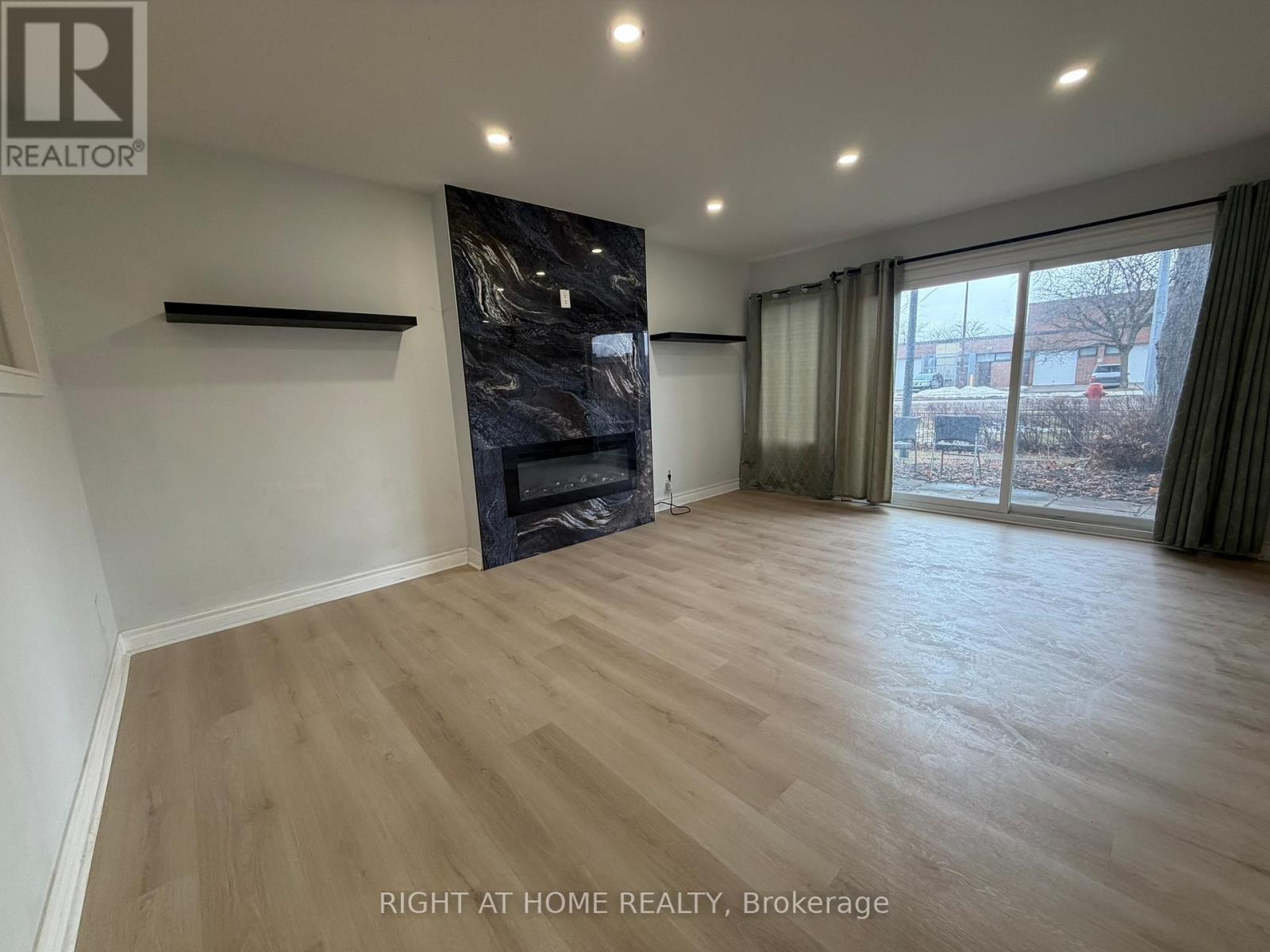 189 - 24 Springfair Avenue, Aurora, Ontario  L4G 3M2 - Photo 4 - N12873516