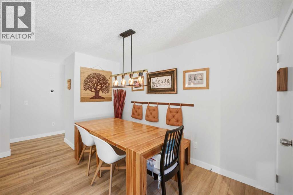 107 Wood Oak Way SW, Calgary, Alberta  T2W 3R3 - Photo 17 - A2295026