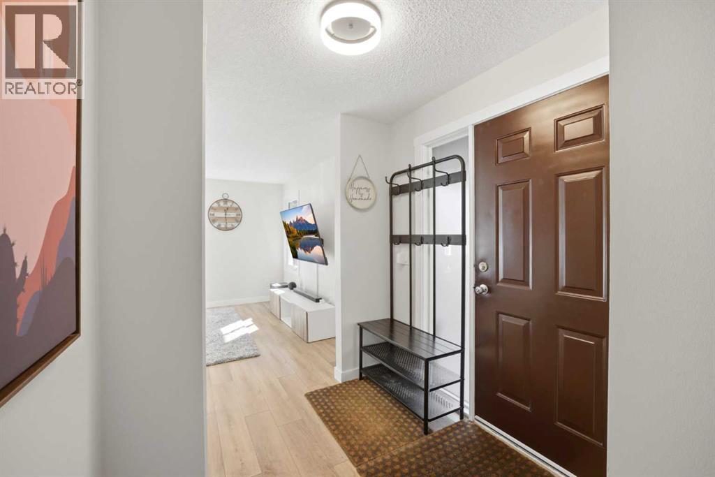 107 Wood Oak Way SW, Calgary, Alberta  T2W 3R3 - Photo 3 - A2295026