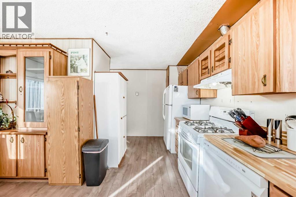 3227 Burroughs Manor NE, Calgary, Alberta  T1Y 6K1 - Photo 5 - A2290599