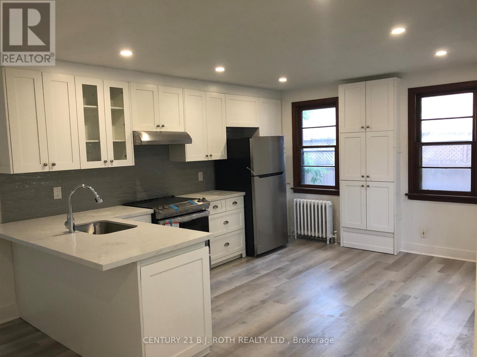 34 Cundles Road E, Barrie, Ontario  L4M 2Z5 - Photo 3 - S12906974