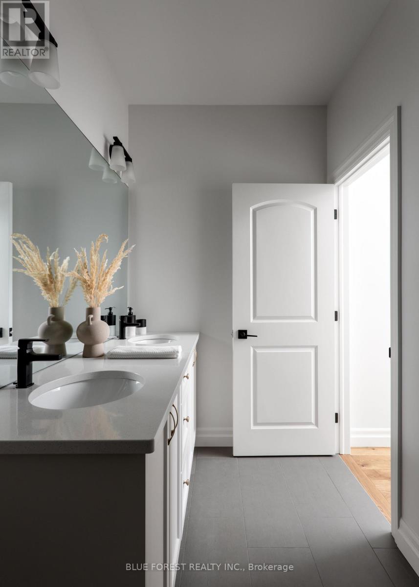 325 Harvest Lane, Thames Centre, Ontario  N0L 1G2 - Photo 14 - X12906986