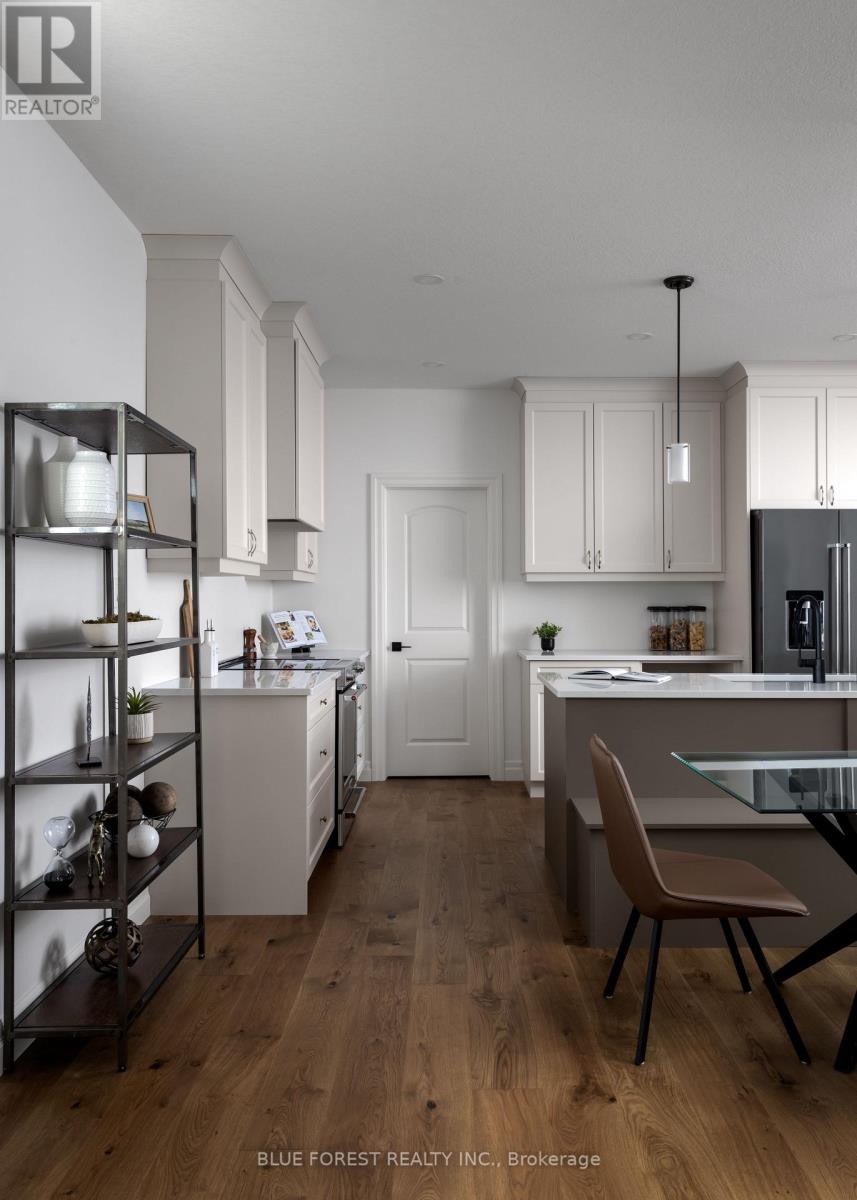 325 Harvest Lane, Thames Centre, Ontario  N0L 1G2 - Photo 4 - X12906986