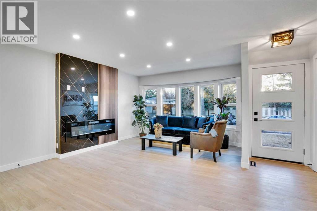 12112 Canfield Road SW, Calgary, Alberta  T2W 1V2 - Photo 3 - A2295382