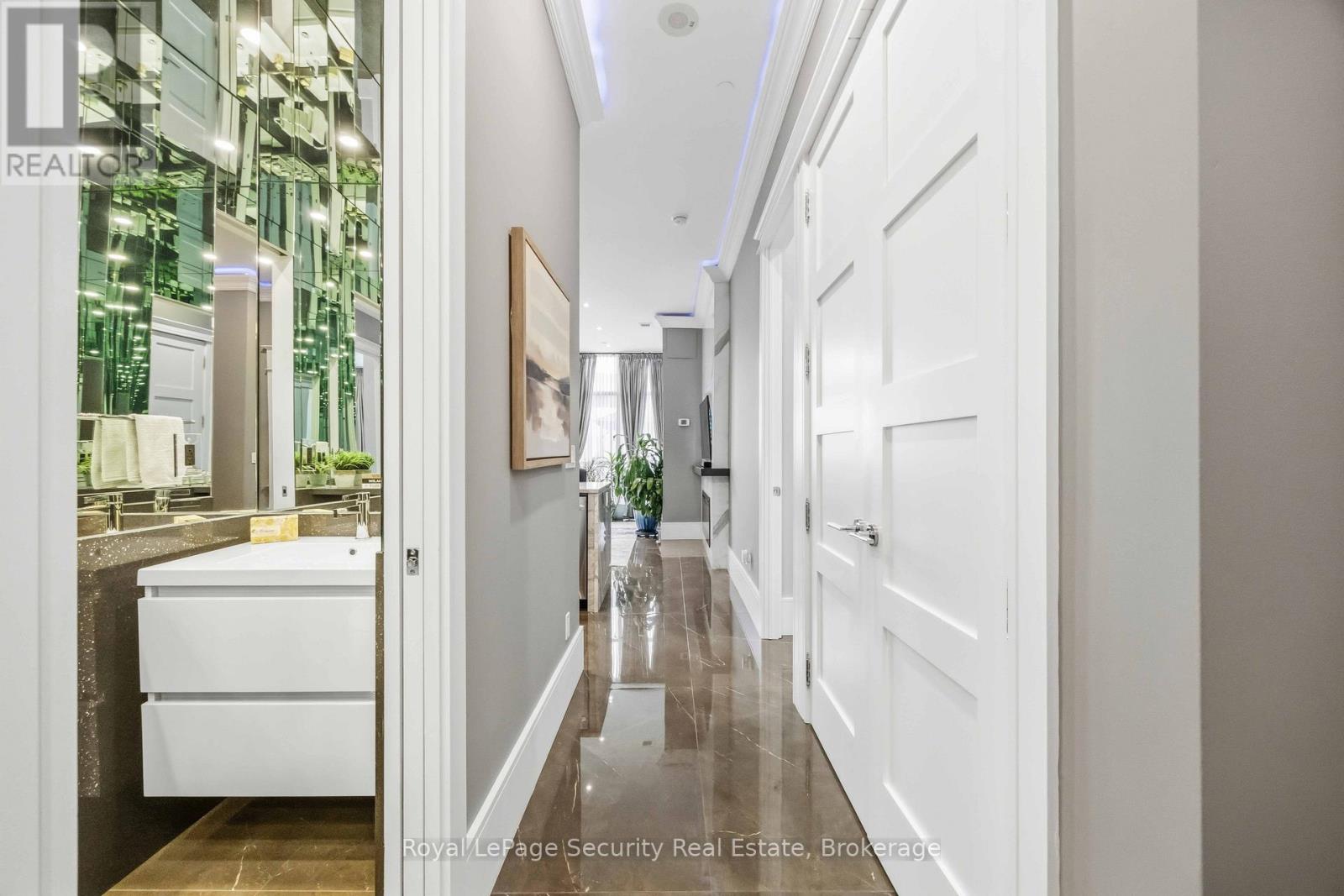 202 - 2900 Highway 7, Vaughan, Ontario L4K 0G3 - Photo 2 - N12906980