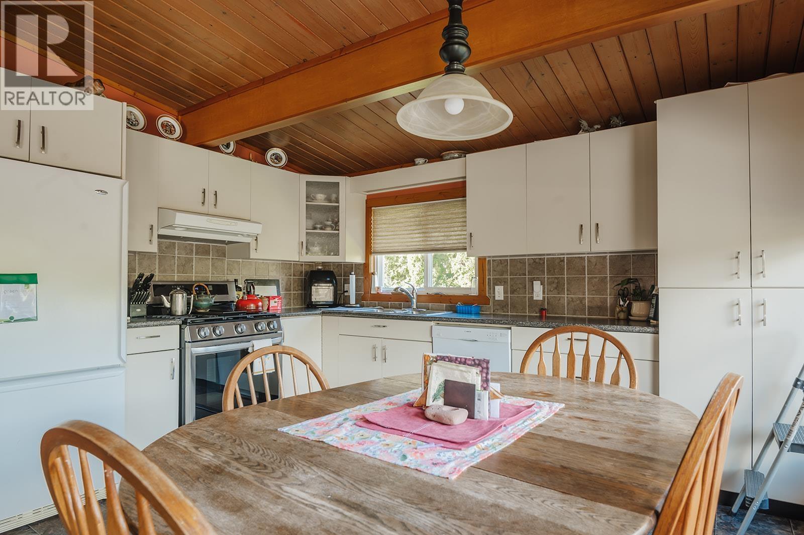 12732 Warnock Road, Madeira Park, British Columbia  V0N 2H1 - Photo 10 - R3102144