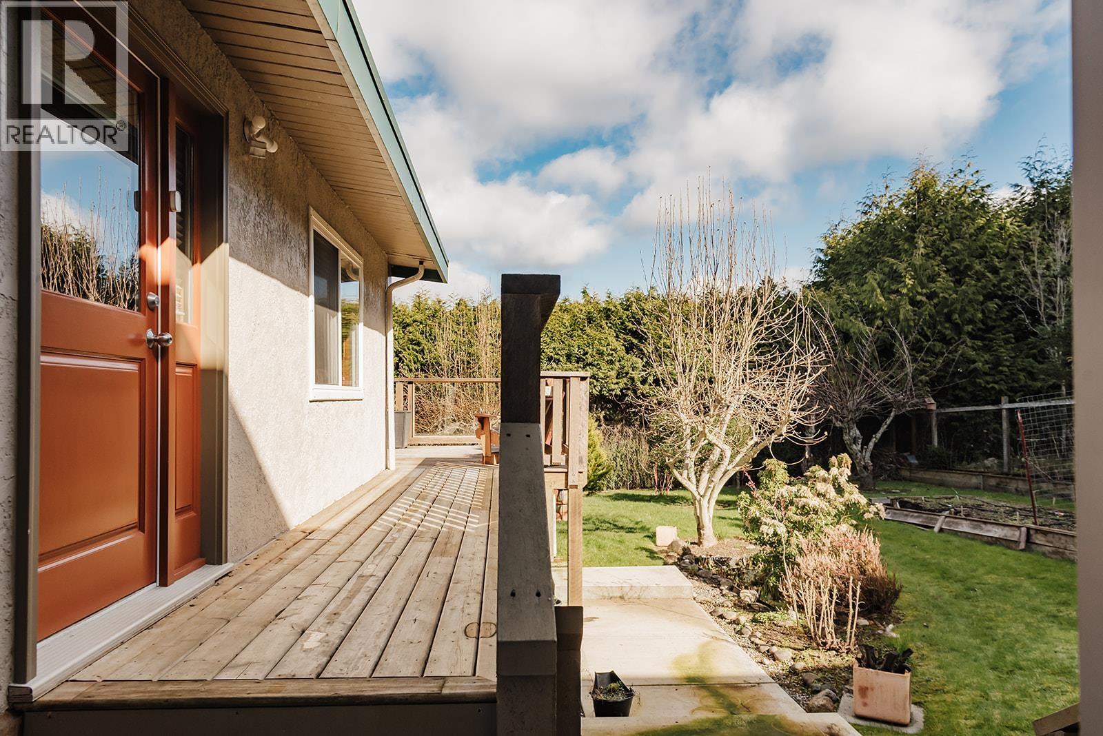 12732 Warnock Road, Madeira Park, British Columbia  V0N 2H1 - Photo 2 - R3102144