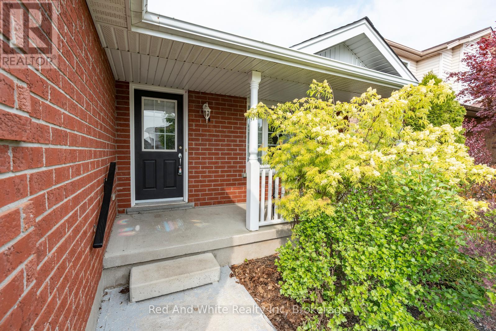 Upper - 79 Munroe Crescent, Guelph, Ontario  N1G 5E3 - Photo 3 - X12907008