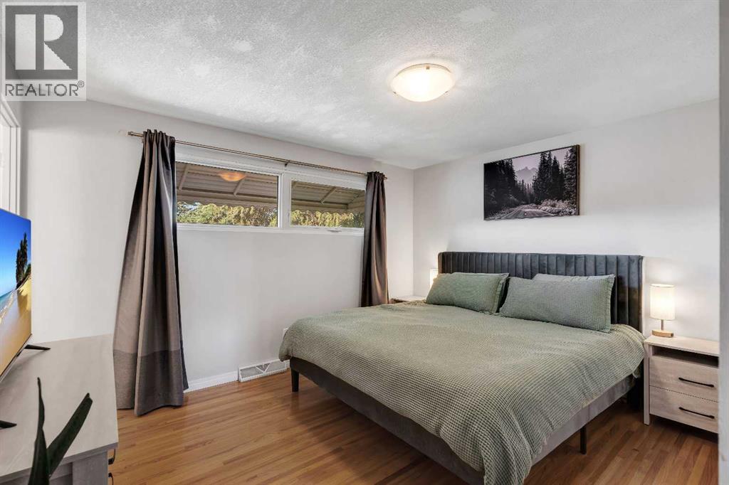 9939 Maplecreek Drive SE, Calgary, Alberta  T2J 1T4 - Photo 16 - A2293273