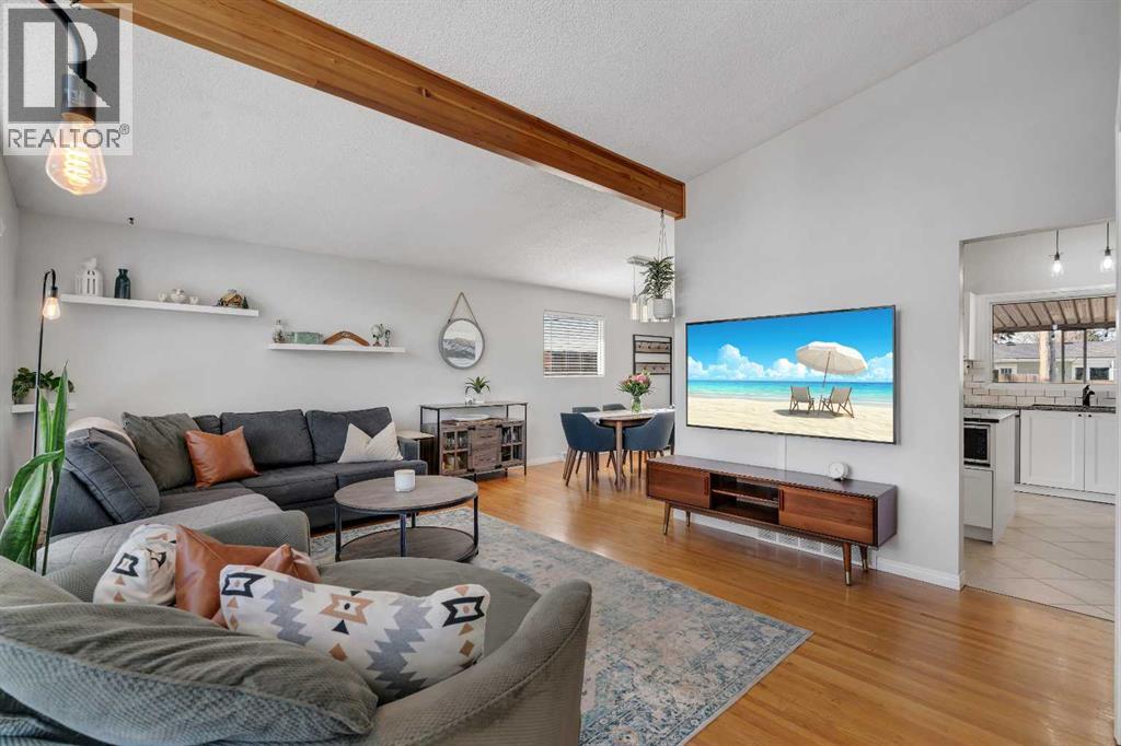 9939 Maplecreek Drive SE, Calgary, Alberta  T2J 1T4 - Photo 4 - A2293273