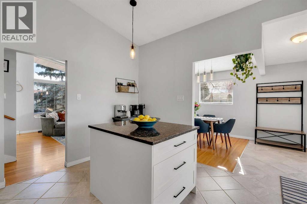 9939 Maplecreek Drive SE, Calgary, Alberta  T2J 1T4 - Photo 9 - A2293273