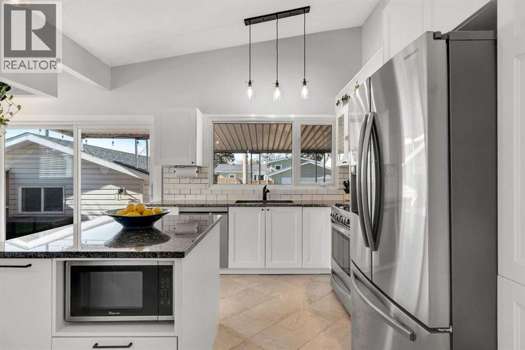 9939 Maplecreek Drive SE, Calgary, Alberta  T2J 1T4 - Photo 12 - A2293273