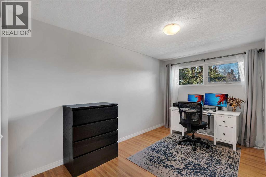 9939 Maplecreek Drive SE, Calgary, Alberta  T2J 1T4 - Photo 21 - A2293273